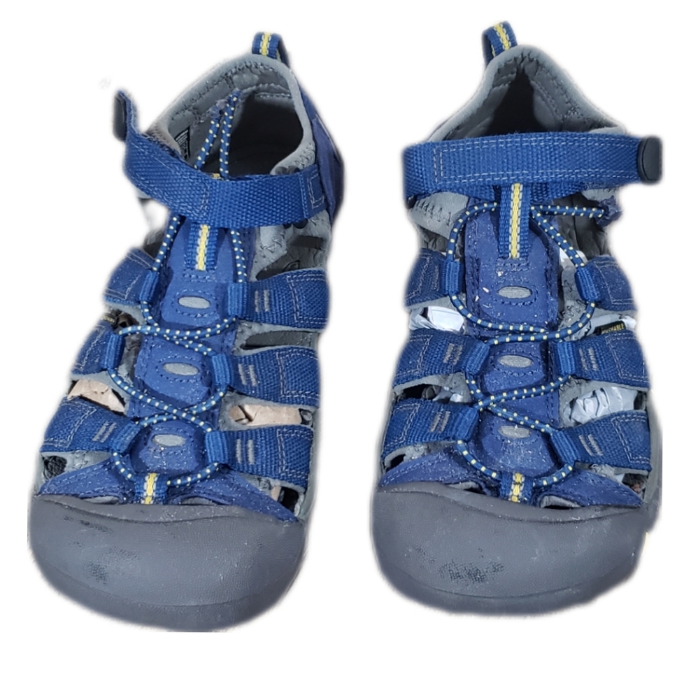 Keen Boys Water/Hiking Shoes. Size 4